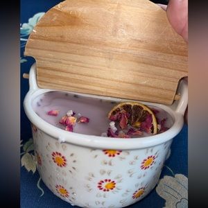 Purple pineapple and, lemon, and lavender candle